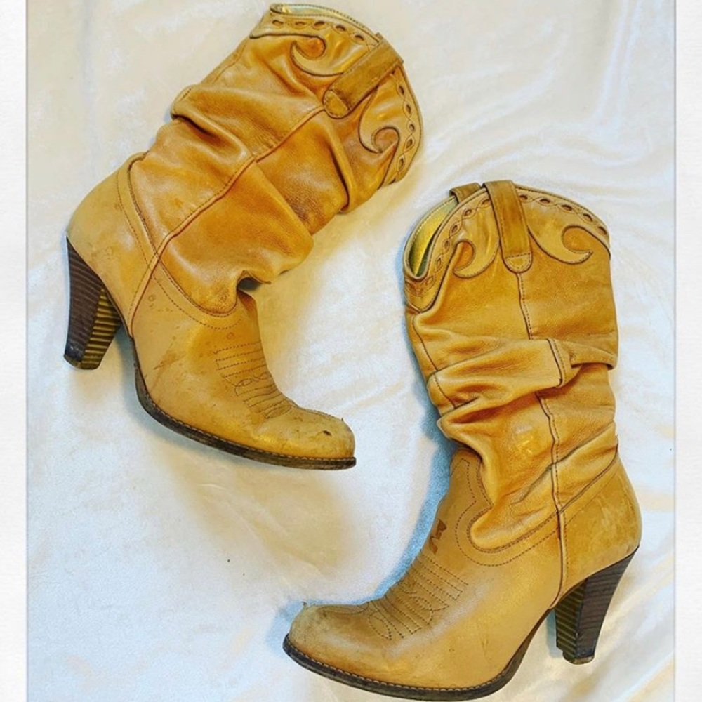 VINTAGE Leather Cowboy boots.